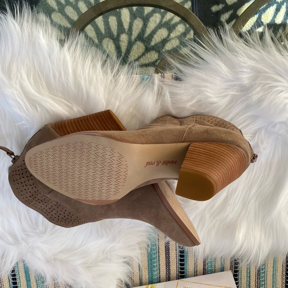 Violet&Red Women's Tan Ankle Boots /New without tags - Picture 8 of 9